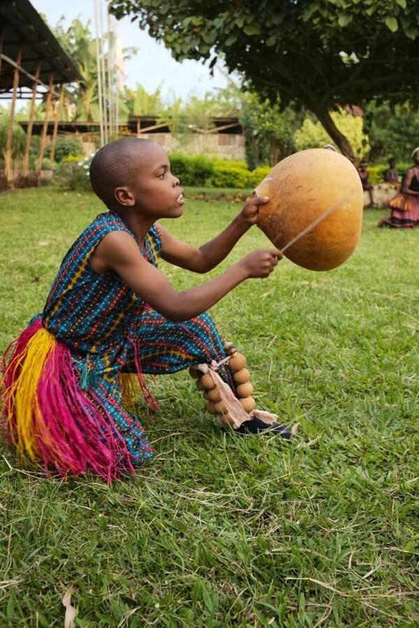 Mwamba Kelele * Fort Portal